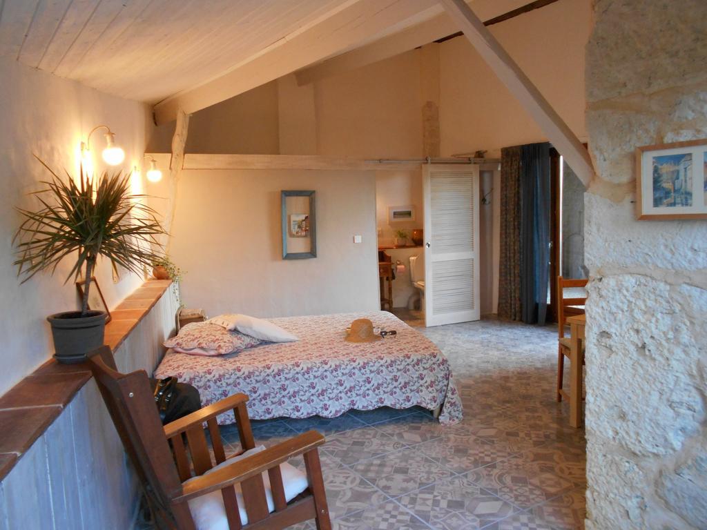 Bastida De Beata Bed & Breakfast Noailles  Phòng bức ảnh